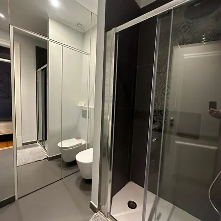 No Centro Com Varanda E Vista شقة *